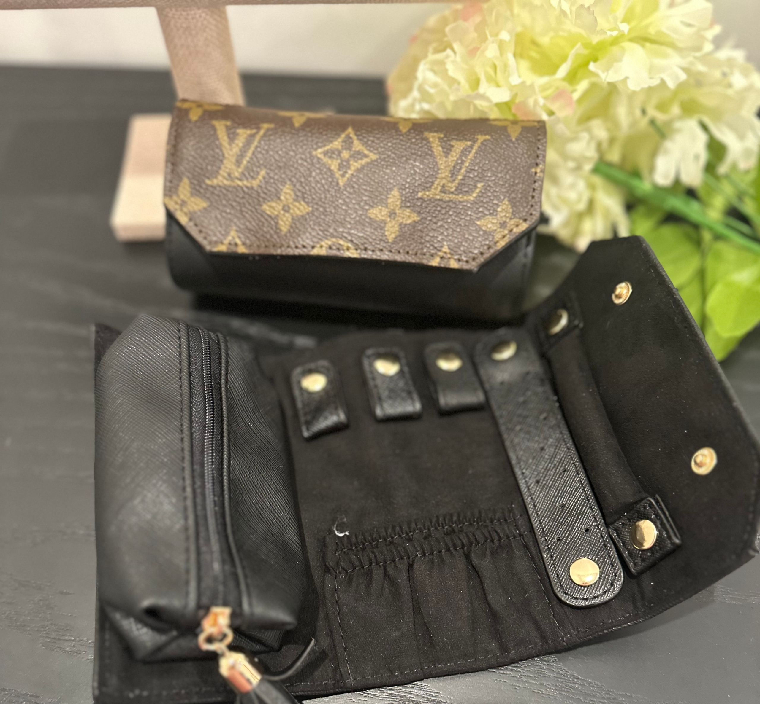 black jewelry roll.webp