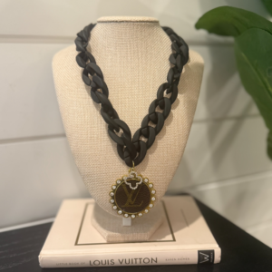 black link necklace.webp