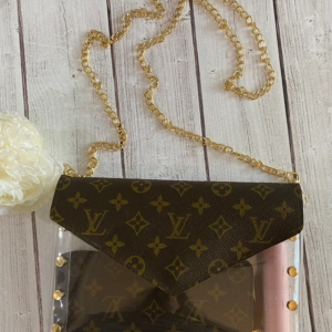 large stadium crossbody with chain