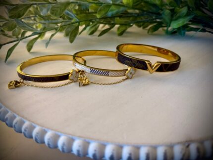 thin bangle bracelet