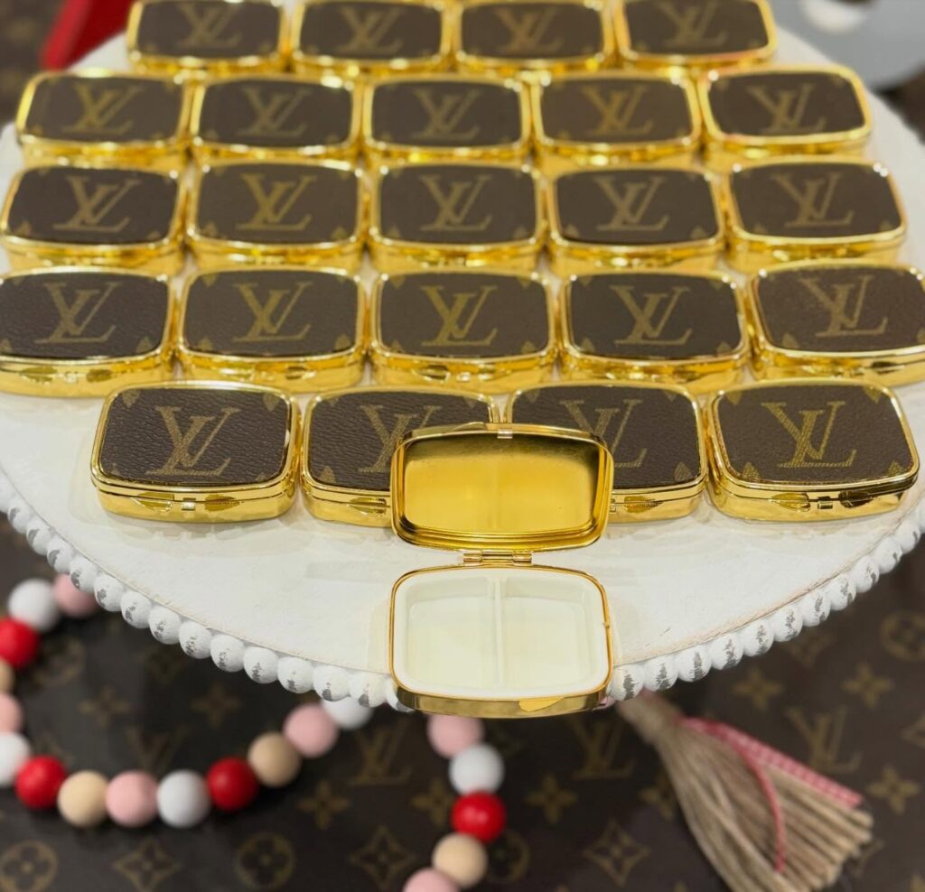 🚨 𝗨𝗣𝗗𝗔𝗧𝗘 🚨

After a few agonizing months, we are getting closer to a new 𝑾𝑬𝑩𝑺𝑰𝑻𝑬 𝑳𝑨𝑼𝑵𝑪𝑯. While it should have been launched a few days ago, the developer had a few issues that needed to be fixed so… here’s to hoping a launch before the weekend! 🙏  𝗦𝗧𝗔𝗬 𝗧𝗨𝗡𝗘𝗗 

𝓤𝓷𝓽𝓲𝓵 𝓽𝓱𝓮𝓷...

Perfect Valentine’s / Galentine’s Day Gifts ….
❣️𝗥𝗘𝗔𝗗𝗬 𝗧𝗢 𝗦𝗛𝗜𝗣 ❣️ That’s right… all of these items are 𝗣𝗿𝗲-𝗠𝗮𝗱𝗲 𝗮𝗻𝗱 𝗥𝗲𝗮𝗱𝘆 𝘁𝗼 𝗦𝗵𝗶𝗽 🎉💗🙏

♥︎There are multiples of each item
♥︎Prices are in the comments under each photo. 
♥︎Shipping is an additional standard rate
All items will be cross posted
♥︎To purchase, please either comment under photo(s) of items or send a message 

💌𝓜𝓮𝓽𝓱𝓸𝓭𝓼 𝓸𝓯 𝓹𝓪𝔂𝓶𝓮𝓷𝓽 𝒂𝒄𝒄𝒆𝒑𝒕𝒆𝒅:

❤️Venmo
❤️Zelle
❤️Cashapp
❤️PayPal (add 4% for invoice)