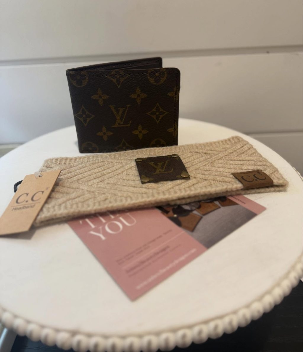 𝐏𝐡𝐞𝐰😮‍💨 𝐈 𝐚𝐦 𝐞𝐱𝐡𝐚𝐮𝐬𝐭𝐞𝐝 - 𝐡𝐞𝐫𝐞 𝐚𝐫𝐞 𝐬𝐨𝐦𝐞 𝐨𝐟 𝐭𝐡𝐞 𝐠𝐢𝐟𝐭𝐬 𝐨𝐧 𝐒𝐚𝐧𝐭𝐚’𝐬 𝐬𝐥𝐞𝐢𝐠𝐡 🎅 

𝐓𝐡𝐚𝐧𝐤 𝐲𝐨𝐮 𝐚𝐥𝐥 𝐟𝐨𝐫 𝐲𝐨𝐮𝐫 𝐨𝐫𝐝𝐞𝐫𝐬 𝐭𝐡𝐢𝐬 𝐂𝐡𝐫𝐢𝐬𝐭𝐦𝐚𝐬 𝐬𝐞𝐚𝐬𝐨𝐧 𝐚𝐧𝐝 𝐬𝐡𝐨𝐩𝐩𝐢𝐧𝐠 𝐬𝐦𝐚𝐥𝐥. 

𝐸𝑛𝑗𝑜𝑦 𝑡𝑖𝑚𝑒 𝑤𝑖𝑡ℎ 𝑦𝑜𝑢𝑟 𝑙𝑜𝑣𝑒𝑑 𝑜𝑛𝑒𝑠 𝑎𝑛𝑑 𝑐𝑒𝑙𝑒𝑏𝑟𝑎𝑡𝑖𝑛𝑔 𝑡ℎ𝑒 𝑏𝑖𝑟𝑡ℎ 𝑜𝑓 𝐽𝑒𝑠𝑢𝑠！ 

𝑴𝒆𝒓𝒓𝒚 𝑪𝒉𝒓𝒊𝒔𝒕𝒎𝒂𝒔! 🎄🎁