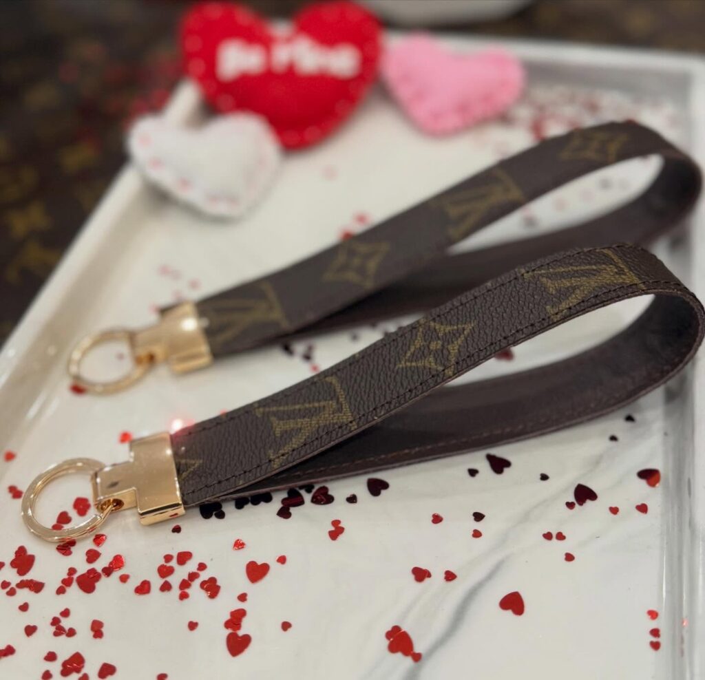 🚨 𝗨𝗣𝗗𝗔𝗧𝗘 🚨

After a few agonizing months, we are getting closer to a new 𝑾𝑬𝑩𝑺𝑰𝑻𝑬 𝑳𝑨𝑼𝑵𝑪𝑯. While it should have been launched a few days ago, the developer had a few issues that needed to be fixed so… here’s to hoping a launch before the weekend! 🙏  𝗦𝗧𝗔𝗬 𝗧𝗨𝗡𝗘𝗗 

𝓤𝓷𝓽𝓲𝓵 𝓽𝓱𝓮𝓷...

Perfect Valentine’s / Galentine’s Day Gifts ….
❣️𝗥𝗘𝗔𝗗𝗬 𝗧𝗢 𝗦𝗛𝗜𝗣 ❣️ That’s right… all of these items are 𝗣𝗿𝗲-𝗠𝗮𝗱𝗲 𝗮𝗻𝗱 𝗥𝗲𝗮𝗱𝘆 𝘁𝗼 𝗦𝗵𝗶𝗽 🎉💗🙏

♥︎There are multiples of each item
♥︎Prices are in the comments under each photo. 
♥︎Shipping is an additional standard rate
All items will be cross posted
♥︎To purchase, please either comment under photo(s) of items or send a message 

💌𝓜𝓮𝓽𝓱𝓸𝓭𝓼 𝓸𝓯 𝓹𝓪𝔂𝓶𝓮𝓷𝓽 𝒂𝒄𝒄𝒆𝒑𝒕𝒆𝒅:

❤️Venmo
❤️Zelle
❤️Cashapp
❤️PayPal (add 4% for invoice)