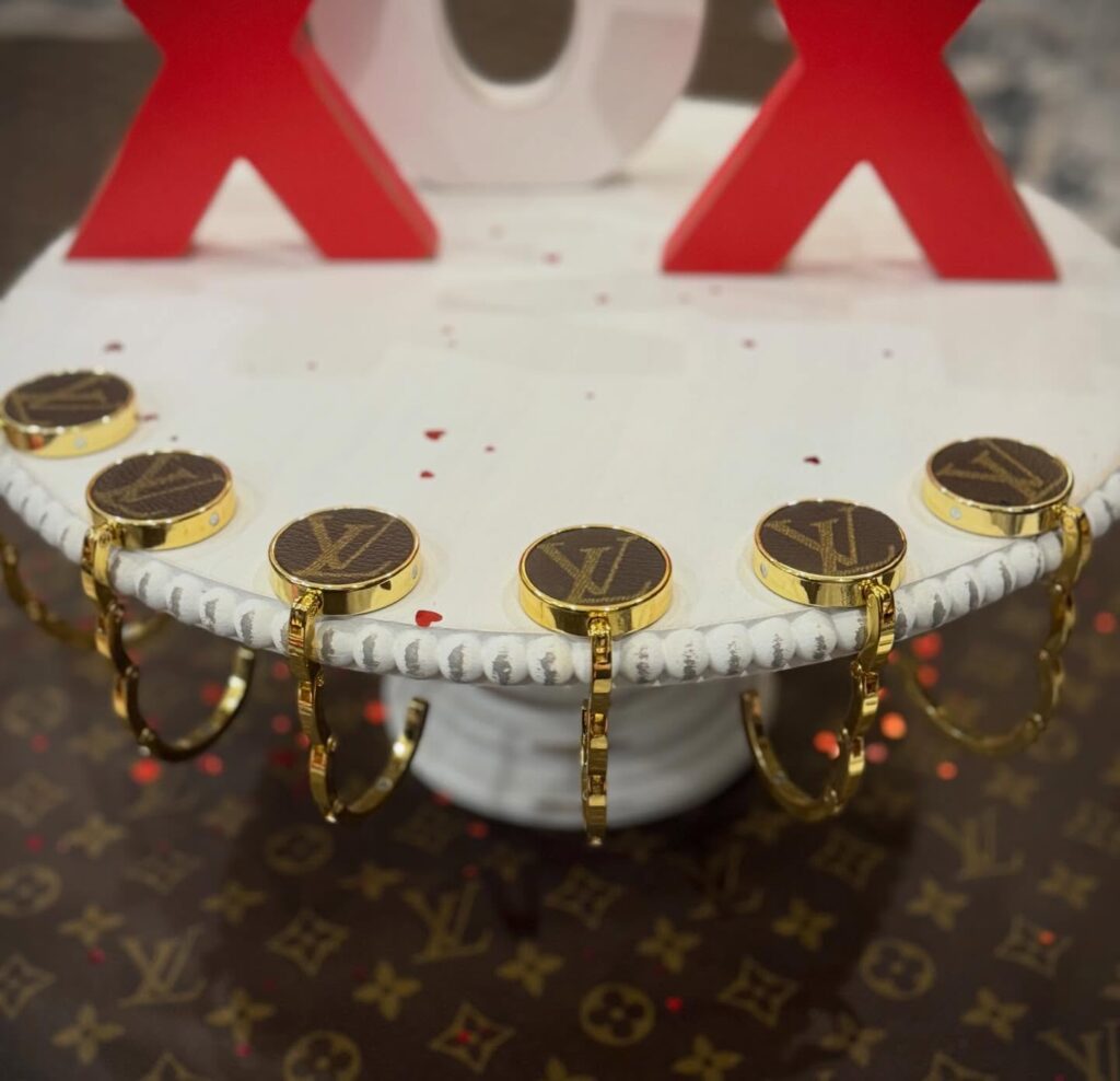 🚨 𝗨𝗣𝗗𝗔𝗧𝗘 🚨

After a few agonizing months, we are getting closer to a new 𝑾𝑬𝑩𝑺𝑰𝑻𝑬 𝑳𝑨𝑼𝑵𝑪𝑯. While it should have been launched a few days ago, the developer had a few issues that needed to be fixed so… here’s to hoping a launch before the weekend! 🙏  𝗦𝗧𝗔𝗬 𝗧𝗨𝗡𝗘𝗗 

𝓤𝓷𝓽𝓲𝓵 𝓽𝓱𝓮𝓷...

Perfect Valentine’s / Galentine’s Day Gifts ….
❣️𝗥𝗘𝗔𝗗𝗬 𝗧𝗢 𝗦𝗛𝗜𝗣 ❣️ That’s right… all of these items are 𝗣𝗿𝗲-𝗠𝗮𝗱𝗲 𝗮𝗻𝗱 𝗥𝗲𝗮𝗱𝘆 𝘁𝗼 𝗦𝗵𝗶𝗽 🎉💗🙏

♥︎There are multiples of each item
♥︎Prices are in the comments under each photo. 
♥︎Shipping is an additional standard rate
All items will be cross posted
♥︎To purchase, please either comment under photo(s) of items or send a message 

💌𝓜𝓮𝓽𝓱𝓸𝓭𝓼 𝓸𝓯 𝓹𝓪𝔂𝓶𝓮𝓷𝓽 𝒂𝒄𝒄𝒆𝒑𝒕𝒆𝒅:

❤️Venmo
❤️Zelle
❤️Cashapp
❤️PayPal (add 4% for invoice)