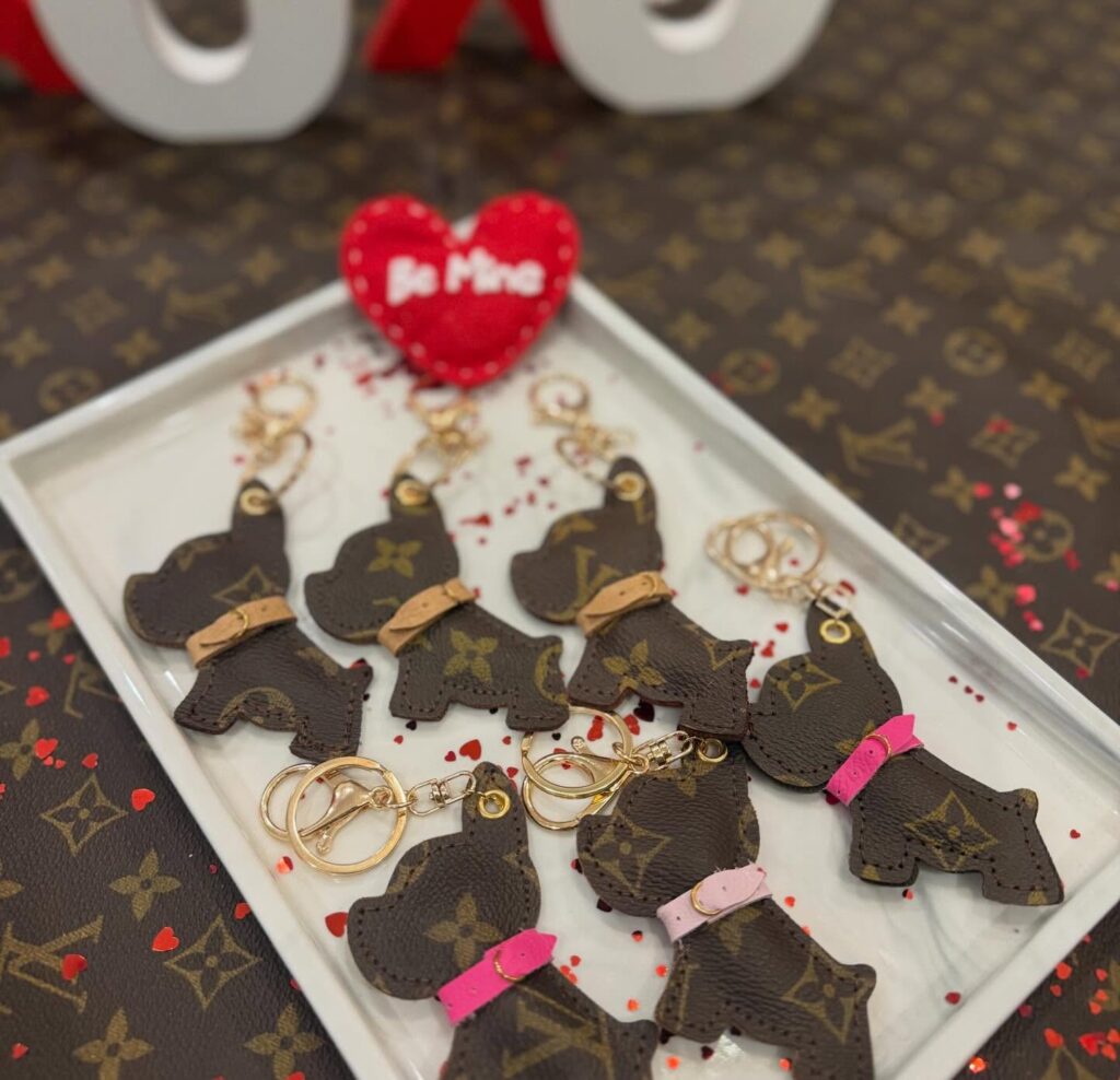 🚨 𝗨𝗣𝗗𝗔𝗧𝗘 🚨

After a few agonizing months, we are getting closer to a new 𝑾𝑬𝑩𝑺𝑰𝑻𝑬 𝑳𝑨𝑼𝑵𝑪𝑯. While it should have been launched a few days ago, the developer had a few issues that needed to be fixed so… here’s to hoping a launch before the weekend! 🙏  𝗦𝗧𝗔𝗬 𝗧𝗨𝗡𝗘𝗗 

𝓤𝓷𝓽𝓲𝓵 𝓽𝓱𝓮𝓷...

Perfect Valentine’s / Galentine’s Day Gifts ….
❣️𝗥𝗘𝗔𝗗𝗬 𝗧𝗢 𝗦𝗛𝗜𝗣 ❣️ That’s right… all of these items are 𝗣𝗿𝗲-𝗠𝗮𝗱𝗲 𝗮𝗻𝗱 𝗥𝗲𝗮𝗱𝘆 𝘁𝗼 𝗦𝗵𝗶𝗽 🎉💗🙏

♥︎There are multiples of each item
♥︎Prices are in the comments under each photo. 
♥︎Shipping is an additional standard rate
All items will be cross posted
♥︎To purchase, please either comment under photo(s) of items or send a message 

💌𝓜𝓮𝓽𝓱𝓸𝓭𝓼 𝓸𝓯 𝓹𝓪𝔂𝓶𝓮𝓷𝓽 𝒂𝒄𝒄𝒆𝒑𝒕𝒆𝒅:

❤️Venmo
❤️Zelle
❤️Cashapp
❤️PayPal (add 4% for invoice)